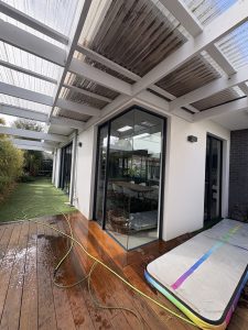 window cleaning in Caroline Springs using filtered water